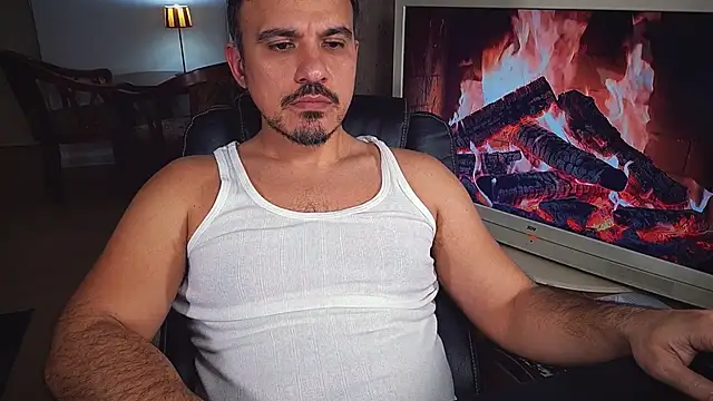 Snapshot of officeman7 chatting on 5, 2, 2025 officeman7 online show from 5, 2, 2025