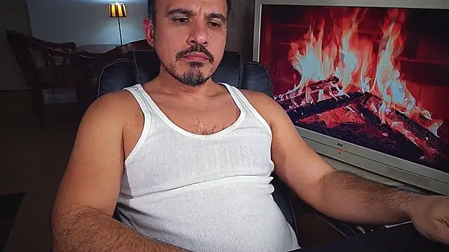 Snapshot of officeman7 chatting on 7, 2, 2025 officeman7 online show from 7, 2, 2025