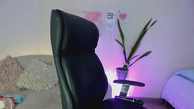 Snapshot of ChloeHarper_ chatting on 3, 3, 2025 ChloeHarper online show from 3, 3, 2025