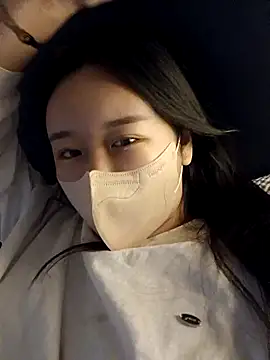 Snapshot of yuunalee chatting on 29, 10, 2025 yuunalee online show from 29, 10, 2025