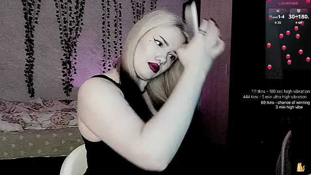 strawberry elfcat online show from 24, 4, 2026