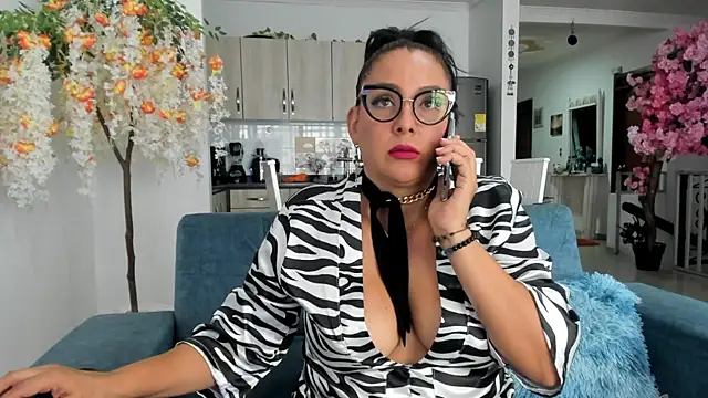 dakota johnson10 online show from 29, 10, 2025