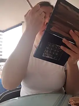 Snapshot of scarlett_moore chatting on 13, 10, 2025 scarlett moore online show from 13, 10, 2025