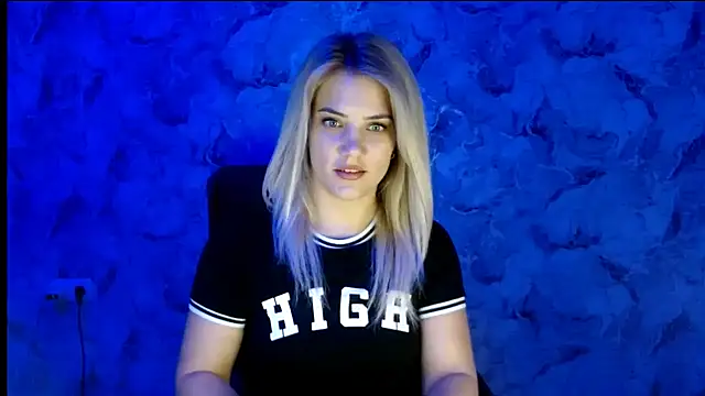 Snapshot of nika_gold1 chatting on 12, 10, 2025 nika gold1 online show from 12, 10, 2025