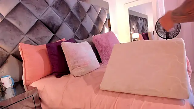 sofhiaa adaams online show from 7, 2, 2025