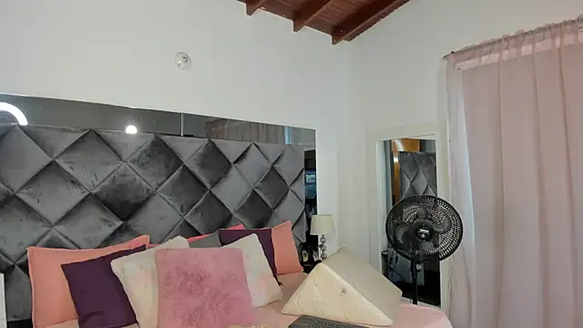 sofhiaa adaams online show from 13, 2, 2025