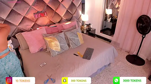 sofhiaa adaams online show from 12, 3, 2025