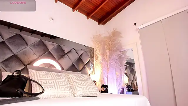 sofhiaa adaams online show from 21, 10, 2025