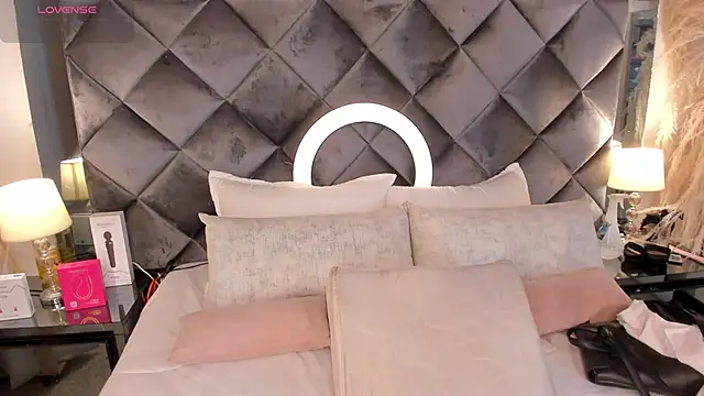 sofhiaa adaams online show from 20, 11, 2025