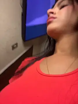 Snapshot of violetta-brown1 chatting on 24, 4, 2026 violetta-brown1 online show from 24, 4, 2026