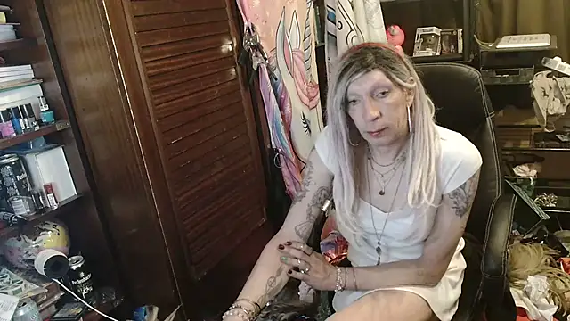 Ombeline1 online show from 15, 4, 2026