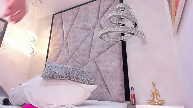 Camilaa Sanchez  online show from 4, 2, 2025