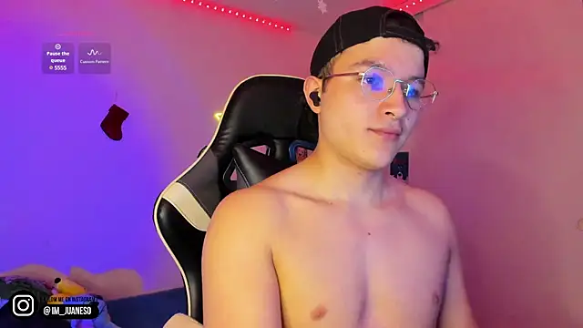 Snapshot of AustinSummerr chatting on 31, 12, 2024 AustinSummerr online show from 31, 12, 2024