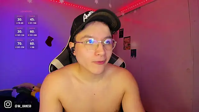 Snapshot of AustinSummerr chatting on 31, 12, 2024 AustinSummerr online show from 31, 12, 2024