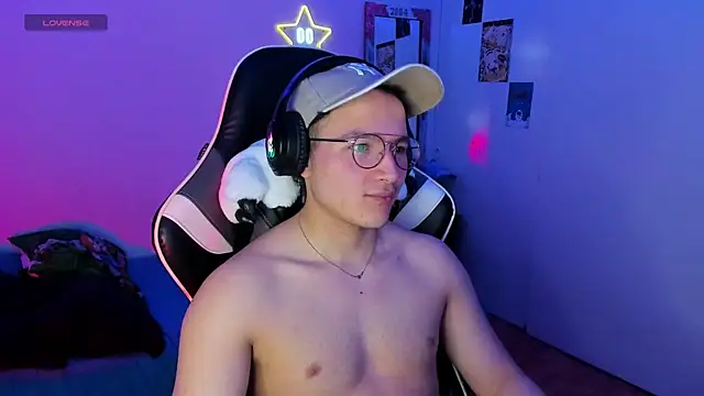 Snapshot of AustinSummerr chatting on 17, 1, 2025 AustinSummerr online show from 17, 1, 2025
