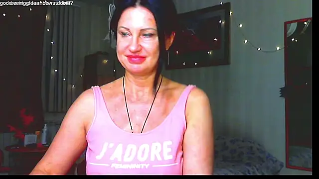 Snapshot of hornymommy69_ chatting on 18, 12, 2024 hornymommy69 online show from 18, 12, 2024