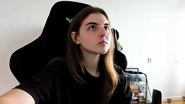 emmamurrr online show from 13, 9, 2025