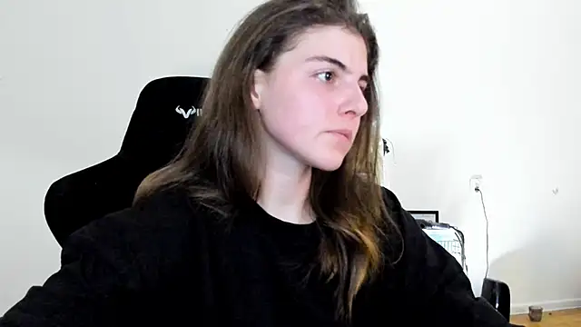 emmamurrr online show from 14, 9, 2025