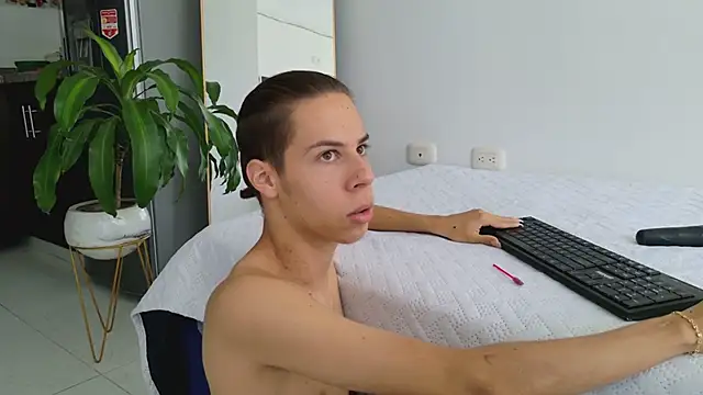 Snapshot of grey___27 chatting on 13, 3, 2025 grey 27 online show from 13, 3, 2025