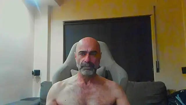 Snapshot of Bicopflirt chatting on 9, 5, 2026 Bicopflirt online show from 9, 5, 2026