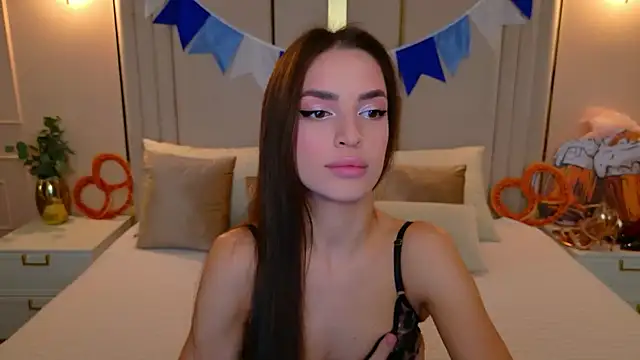 Snapshot of BellaHalles chatting on 4, 10, 2025 BellaHalles online show from 4, 10, 2025