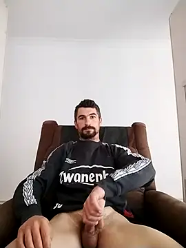 Snapshot of LOREDAN1 chatting on 13, 11, 2025 LOREDAN1 online show from 13, 11, 2025