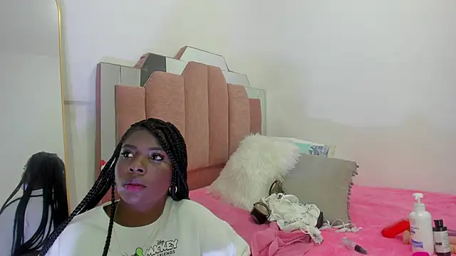 LoveQueen2 online show from 1, 2, 2025