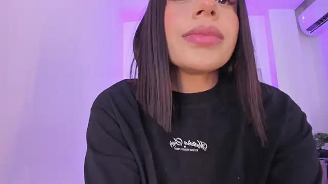 emelie 89 online show from 3, 2, 2025