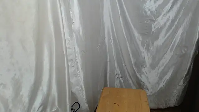 Burberrry  online show from 24, 9, 2025