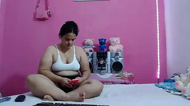 Snapshot of brunnette_hot chatting on 6, 8, 2026 brunnette hot online show from 6, 8, 2026