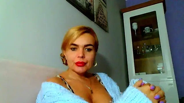Snapshot of DESIREjenny chatting on 2, 12, 2024 DESIREjenny online show from 2, 12, 2024