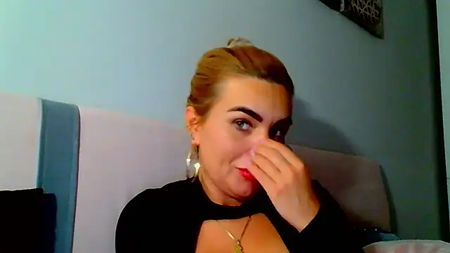 Snapshot of DESIREjenny chatting on 10, 12, 2024 DESIREjenny online show from 10, 12, 2024