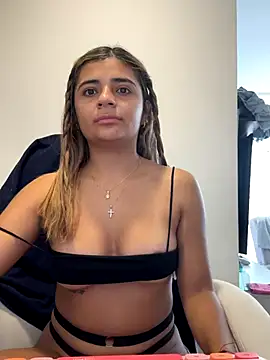 Snapshot of pamell_col chatting on 3, 10, 2025 pamell col online show from 3, 10, 2025