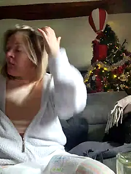 Snapshot of lady_charlyne chatting on 7, 12, 2024 lady charlyne online show from 7, 12, 2024