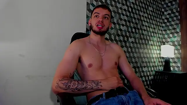 Snapshot of Michael_magno chatting on 28, 1, 2025 Michael magno online show from 28, 1, 2025