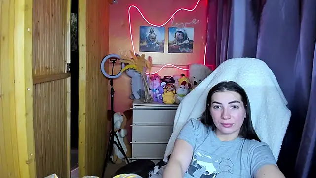 Fiery Brunette  online show from 29, 11, 2025