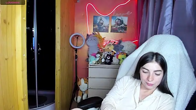 Fiery Brunette  online show from 12, 6, 2026