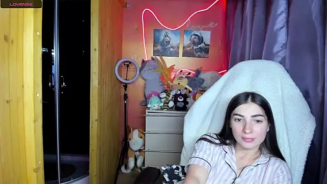 Fiery Brunette  online show from 21, 6, 2026