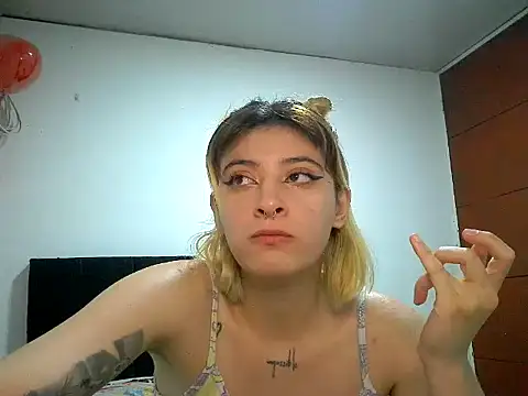 Snapshot of Mia_foster1 chatting on 27, 5, 2026 Mia foster1 online show from 27, 5, 2026
