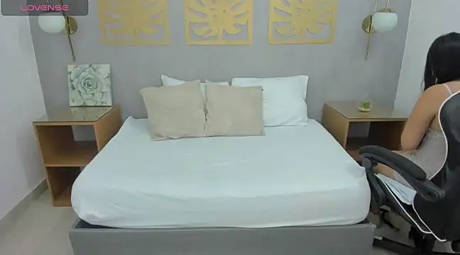 ayla13  online show from 11, 3, 2025