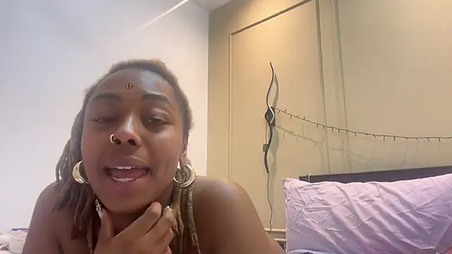 Snapshot of ChocolateCakeQueen chatting on 11, 1, 2025 ChocolateCakeQueen online show from 11, 1, 2025