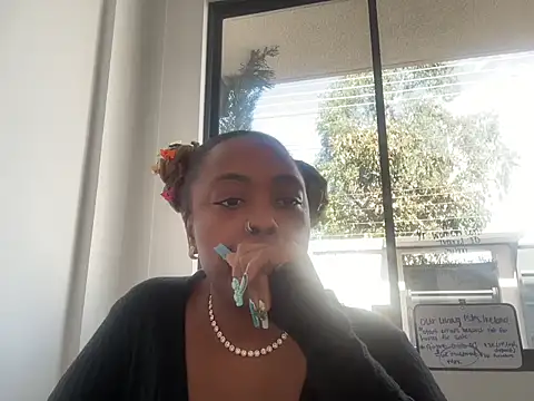 Snapshot of ChocolateCakeQueen chatting on 28, 9, 2025 ChocolateCakeQueen online show from 28, 9, 2025