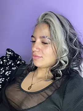 hannahb-e online show from 8, 3, 2025