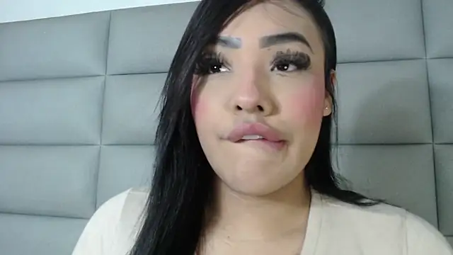 Snapshot of emily_brontee_ chatting on 19, 12, 2024 emily brontee online show from 19, 12, 2024
