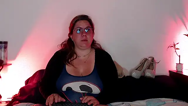 Snapshot of katie_joness_ chatting on 10, 10, 2025 katie joness online show from 10, 10, 2025