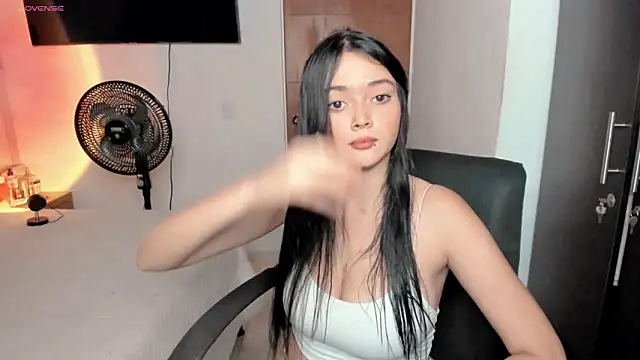 Snapshot of Sarah_angell chatting on 5, 12, 2024 Sarah angell online show from 5, 12, 2024