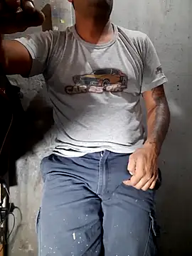 Snapshot of hecwil8 chatting on 5, 5, 2026 hecwil8 online show from 5, 5, 2026