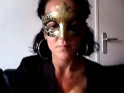 Masquegirlmysterious online show from 2, 10, 2025