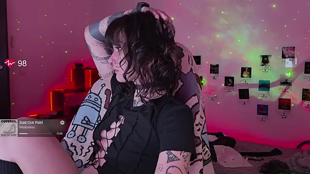 Snapshot of deadlysweet chatting on 6, 11, 2025 deadlysweet online show from 6, 11, 2025