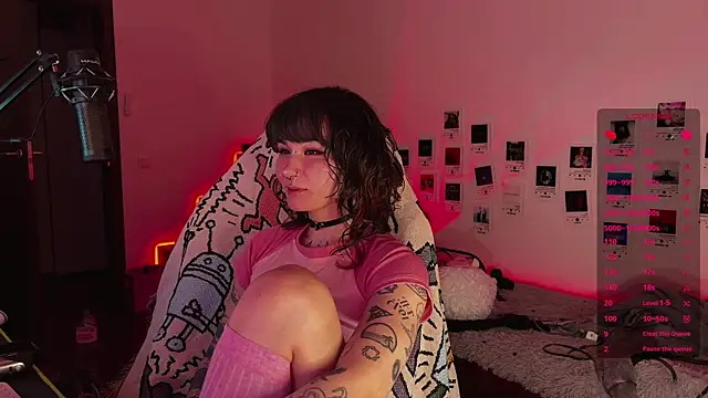 Snapshot of deadlysweet chatting on 5, 12, 2025 deadlysweet online show from 5, 12, 2025